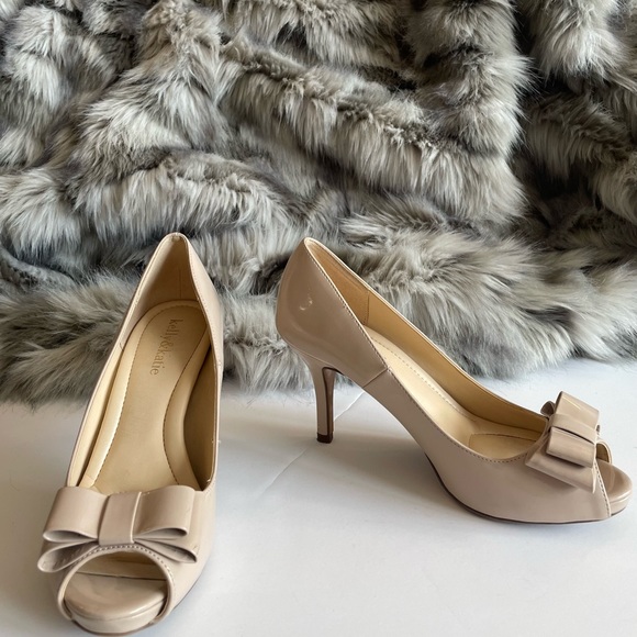Kelly&Katie Nude patent comfort peep toe 3” heel - Picture 3 of 7